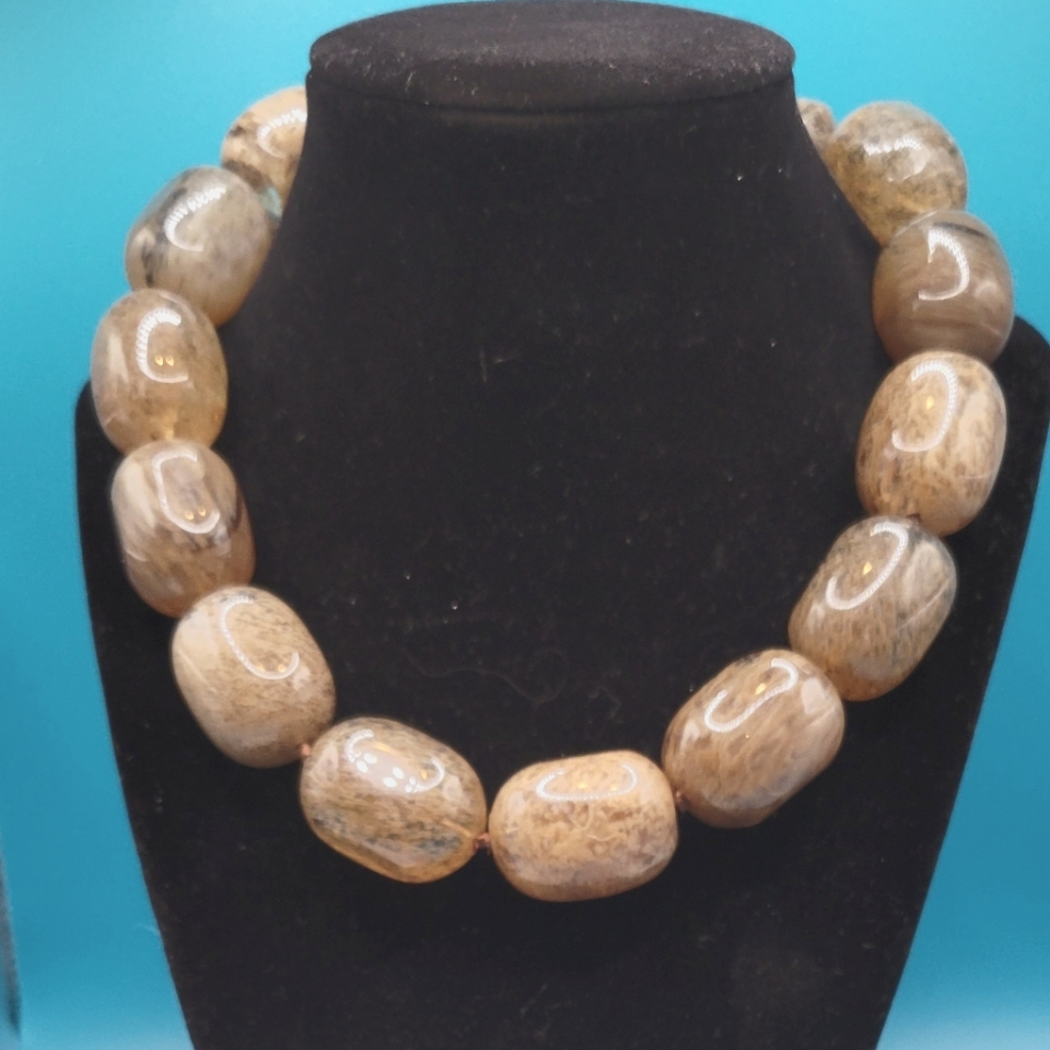 Vintage Agate Stone 16 Necklace With Sterling Clasp Vintage Agate Stone 16 Necklace With Sterling Clasp